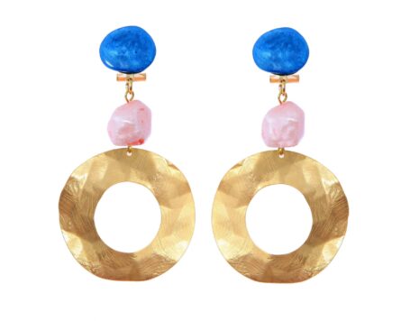 Pendiente de flamenca aro mediano piedras nácar color azul ducado y rosa con metal dorado - Imagen 1