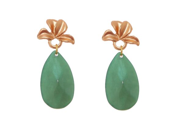 Pendiente de flamenca de lágrima de piedra cristal color verde esmeralda con cabezal de hojas