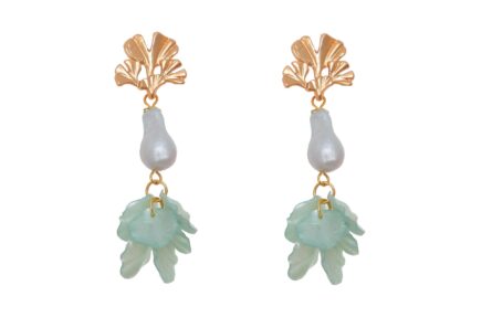 Pendientes de pétalos y piedras nácar en color verde jabonoso con cabezal de hojas - Imagen 1