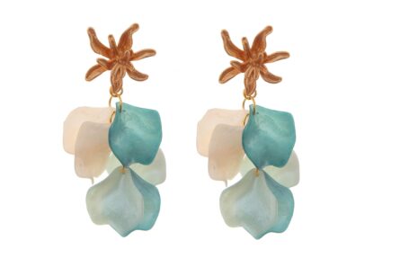 Pendientes de pétalos en colores verdes y beige con cabezal de hojas - Imagen 1