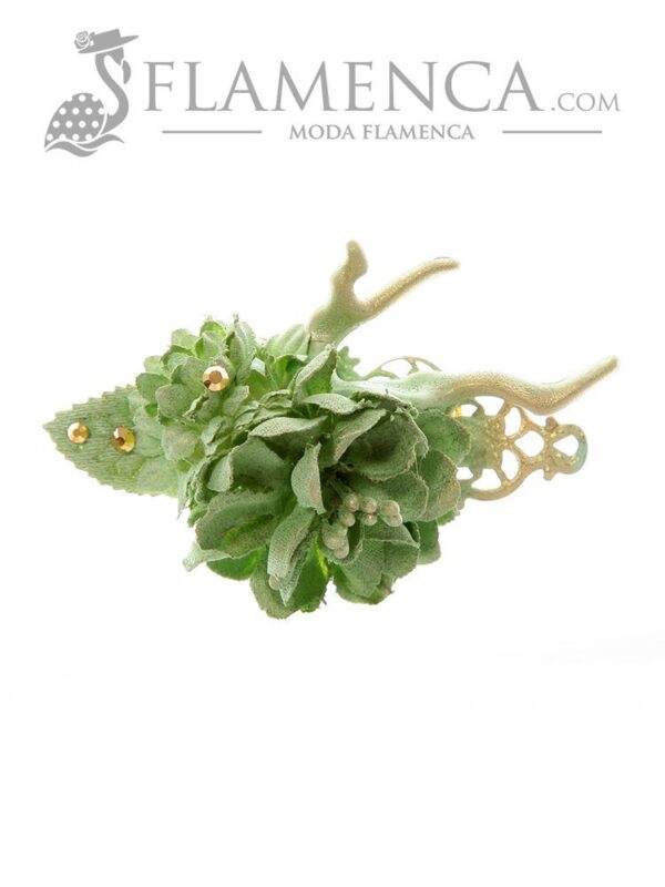 Broche de flamenca de flores de tela verde pálido con reflejos oro  