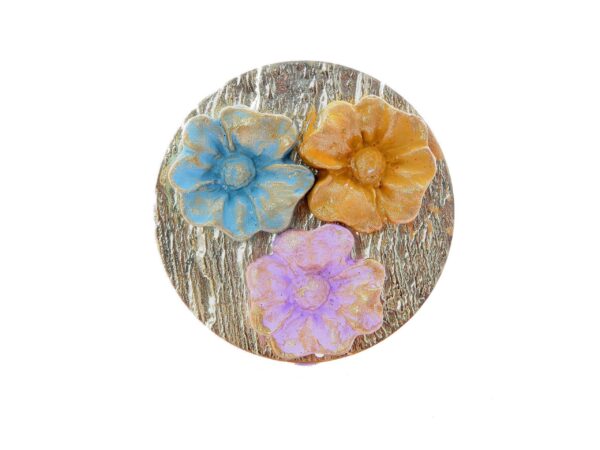 Broche de porcelana multicolor con reflejos dorados