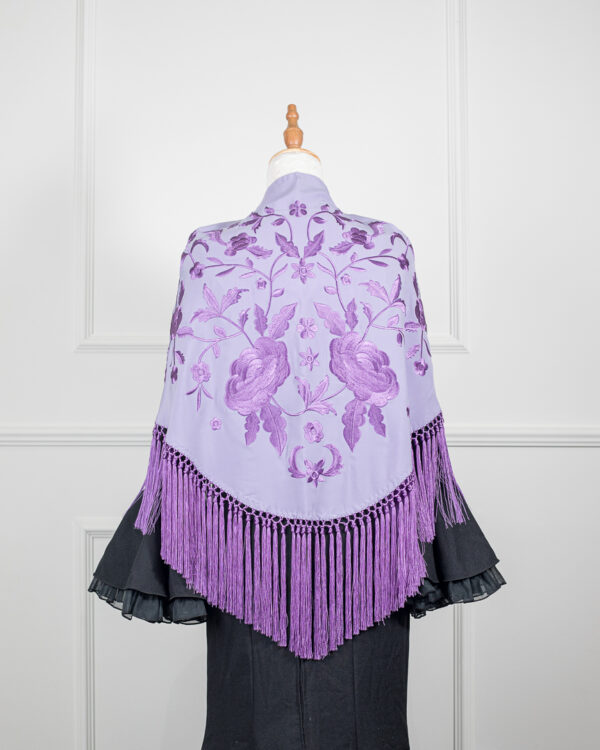 Mantón Amara Lila con bordado en violeta
