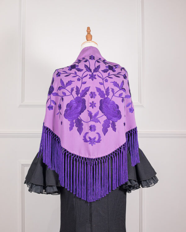 Mantón Amara violeta bordado en morado