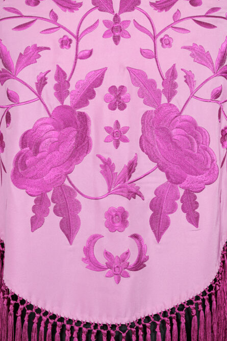 Mantón Amara Rosa bordado en Frambuesa Mantón Amara Rosa bordado en Frambuesa - Imagen 3