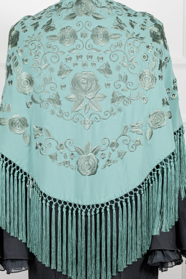 Mantón Rubí Verde Agua bordado en verde jabonoso
