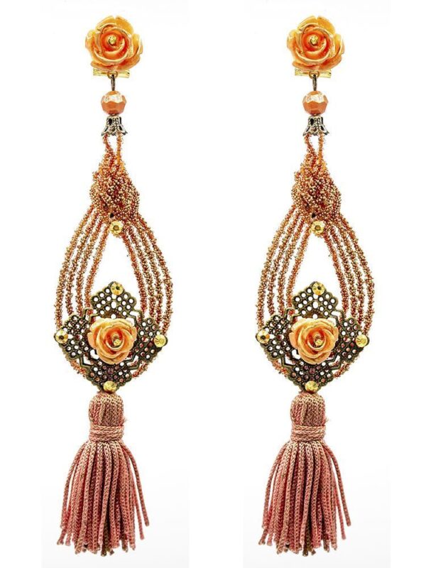 Pendiente de flamenca coral claro con reflejos dorados