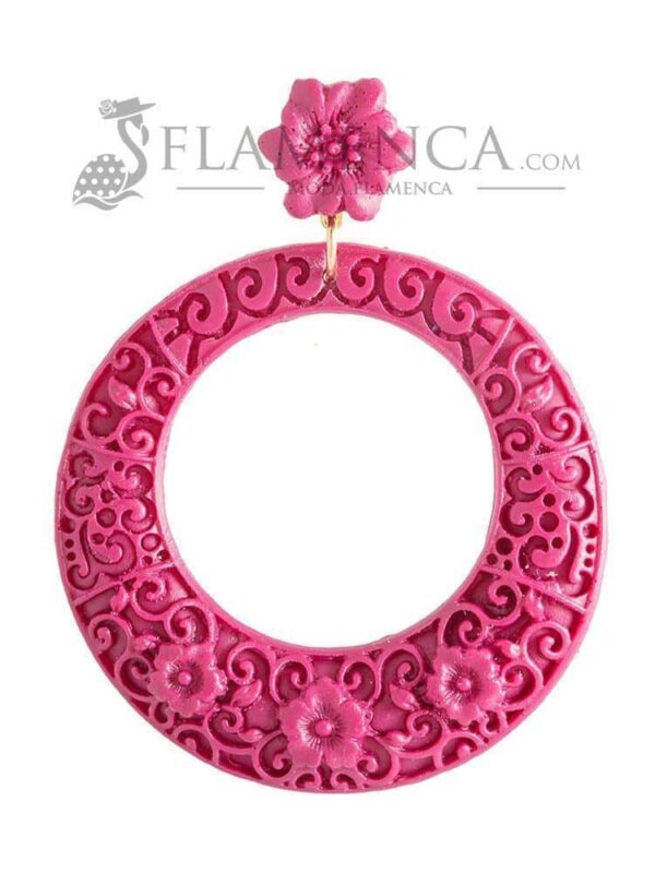 Pendiente de flamenca resina en forma de aro con filigrana rosa chicle