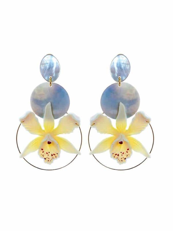 Pendiente de flamenca orquídea tono marfil con reflejos oro