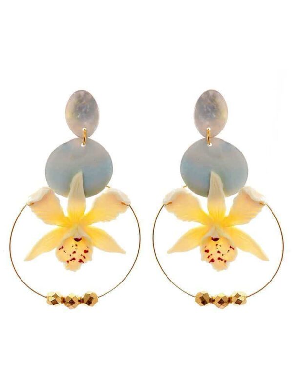 Pendiente de flamenca orquídea tono marfil con reflejos oro