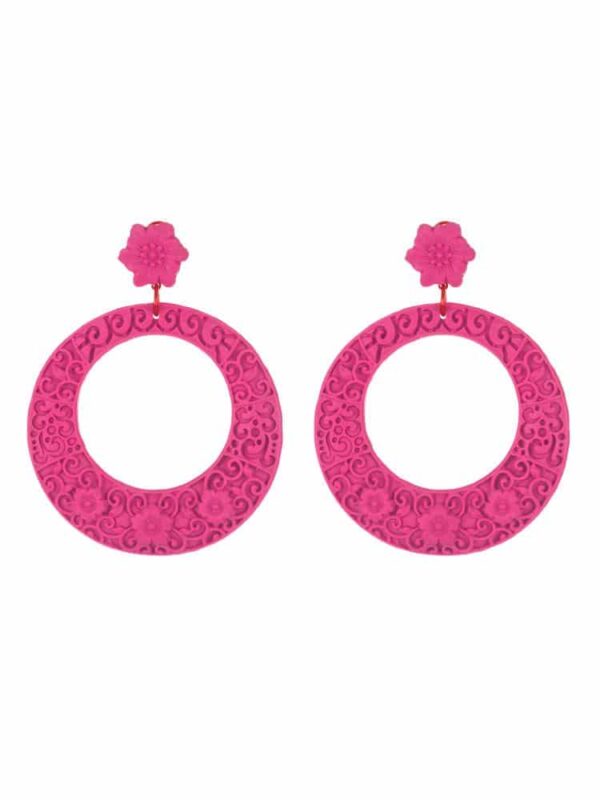 Pendiente de flamenca resina en forma de aro con filigrana rosa chicle