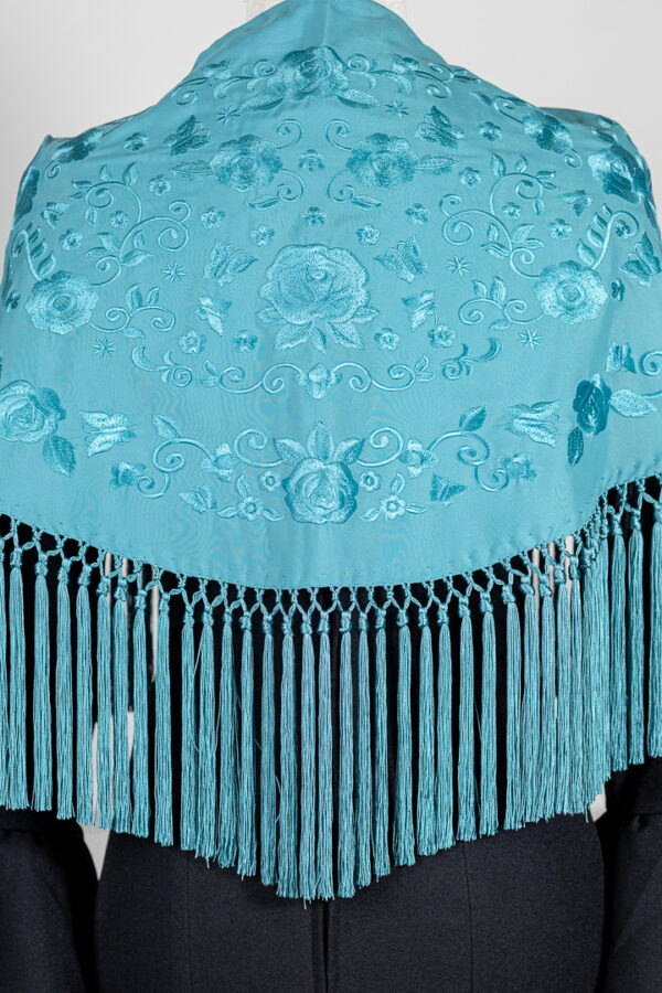 Mantón Carmen Azul bordado en su tono