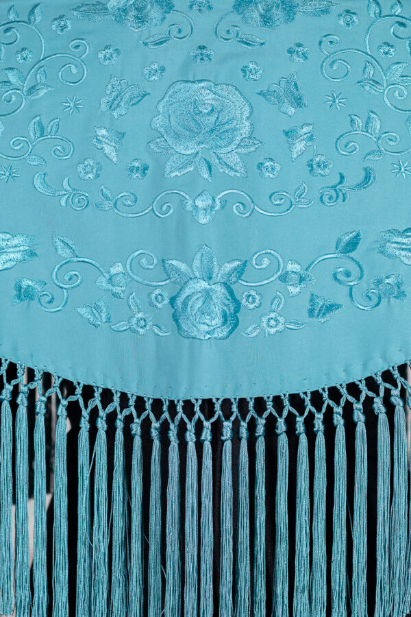 Mantón Carmen Azul bordado en su tono