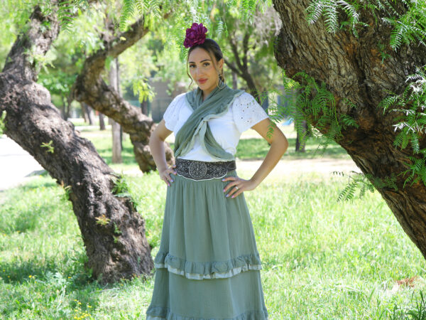 Conjunto de Falda y Piquillo de Bambula con volante de vichy Verde caqui